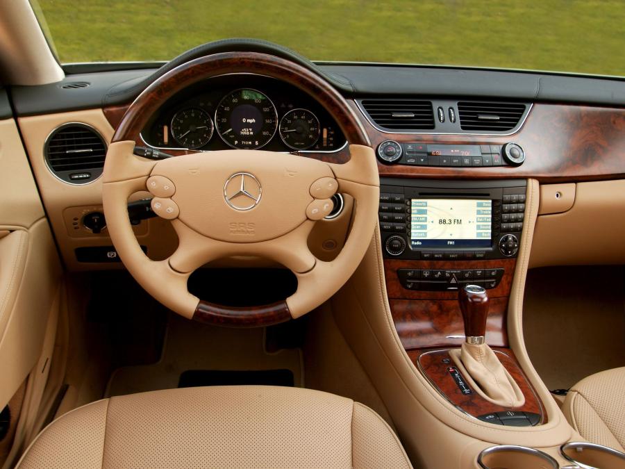  Mercedes-Benz CLS500 2004 года  (US) (фото 7 из 8)